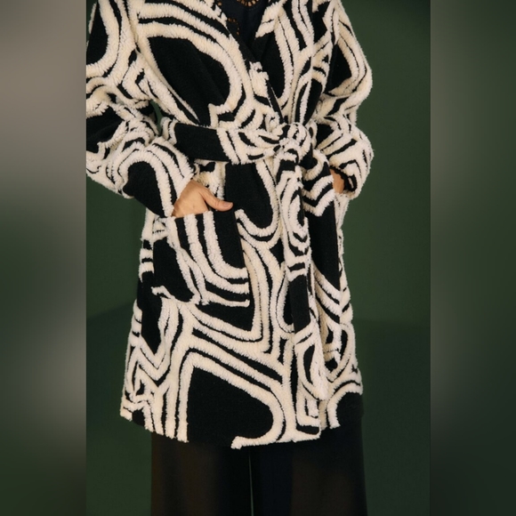 NWT! FARM Rio Black & White Wild Hearts Fleece Coat (SIZE XS) - Picture 4 of 16